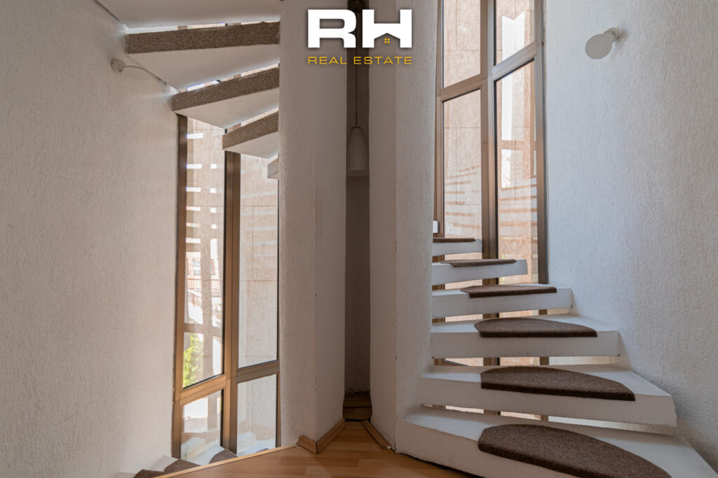 Shtëpi 300m² me #QIRA në Dragodan