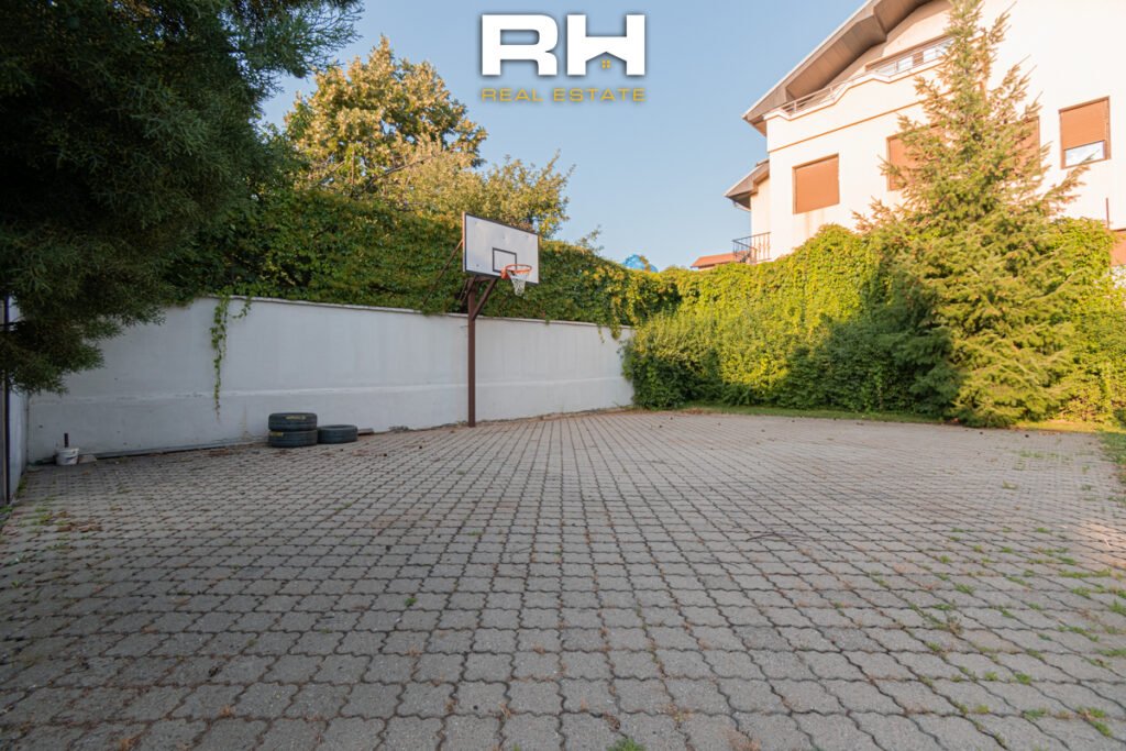 Shtëpi 422m² me #QIRA në Mati 2