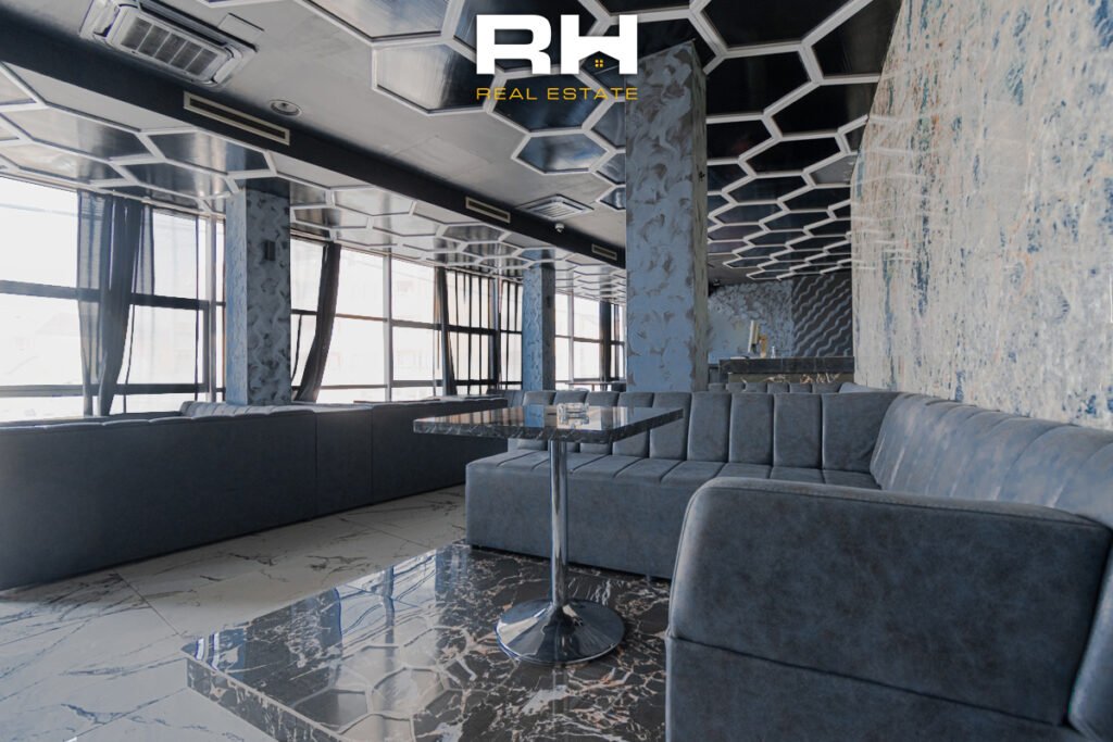 Lokal 168m² + 200m² terasë me #QIRA në Bregun e Diellit