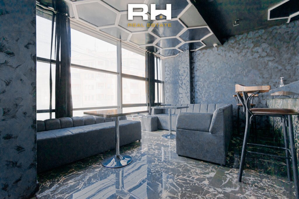 Lokal 168m² + 200m² terasë me #QIRA në Bregun e Diellit