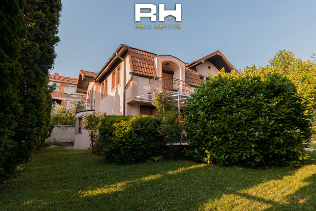 Shtëpi 422m² në SHITJE në Mati 2