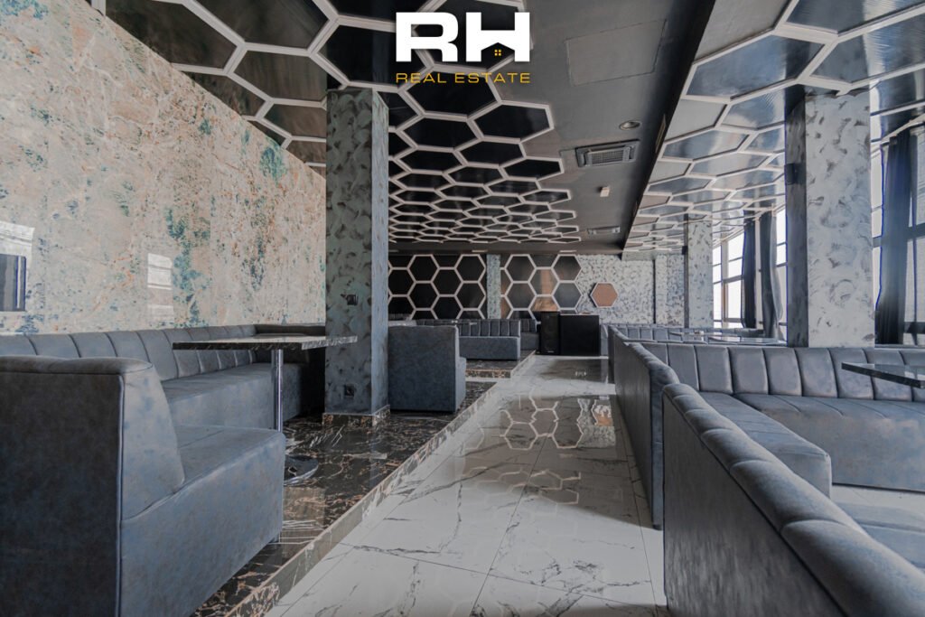 Lokal 168m² + 200m² terasë me #QIRA në Bregun e Diellit