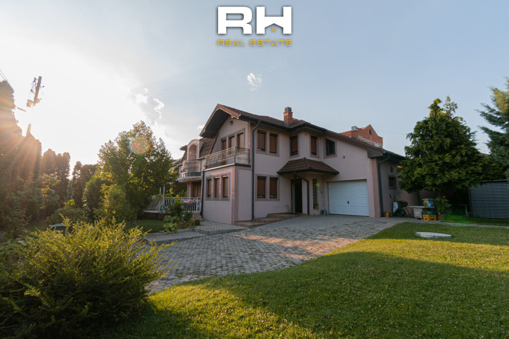 Shtëpi 422m² në SHITJE në Mati 2