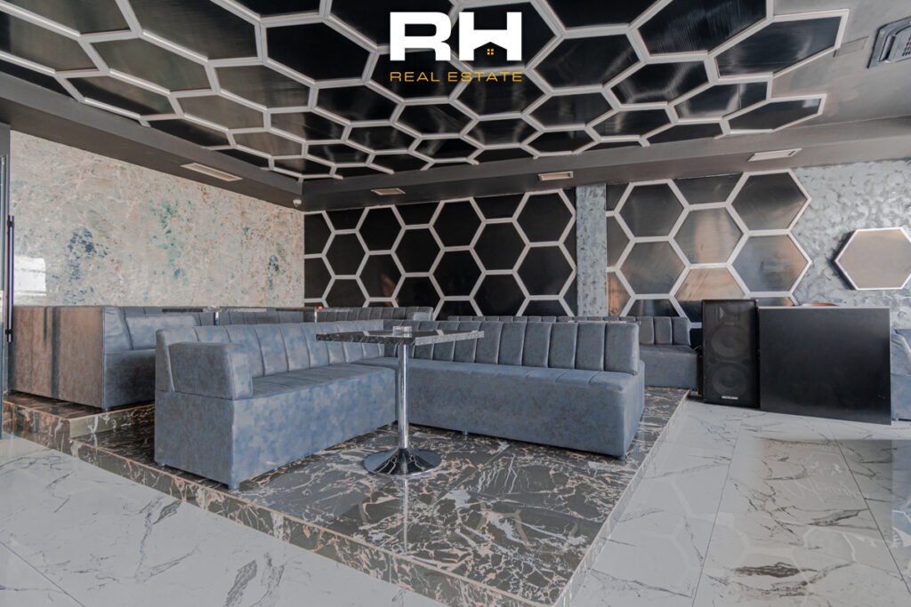 Lokal 168m² + 200m² terasë me #QIRA në Bregun e Diellit