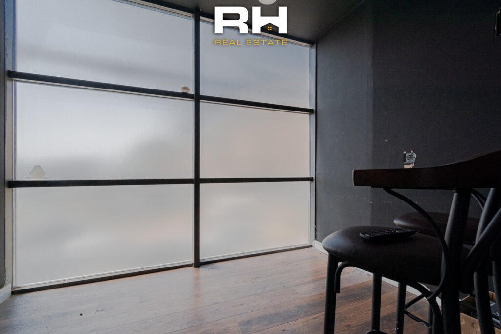 Lokal 168m² + 200m² terasë me #QIRA në Bregun e Diellit