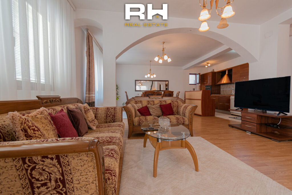 Kat shtëpie 180m² me #QIRA te Qafa