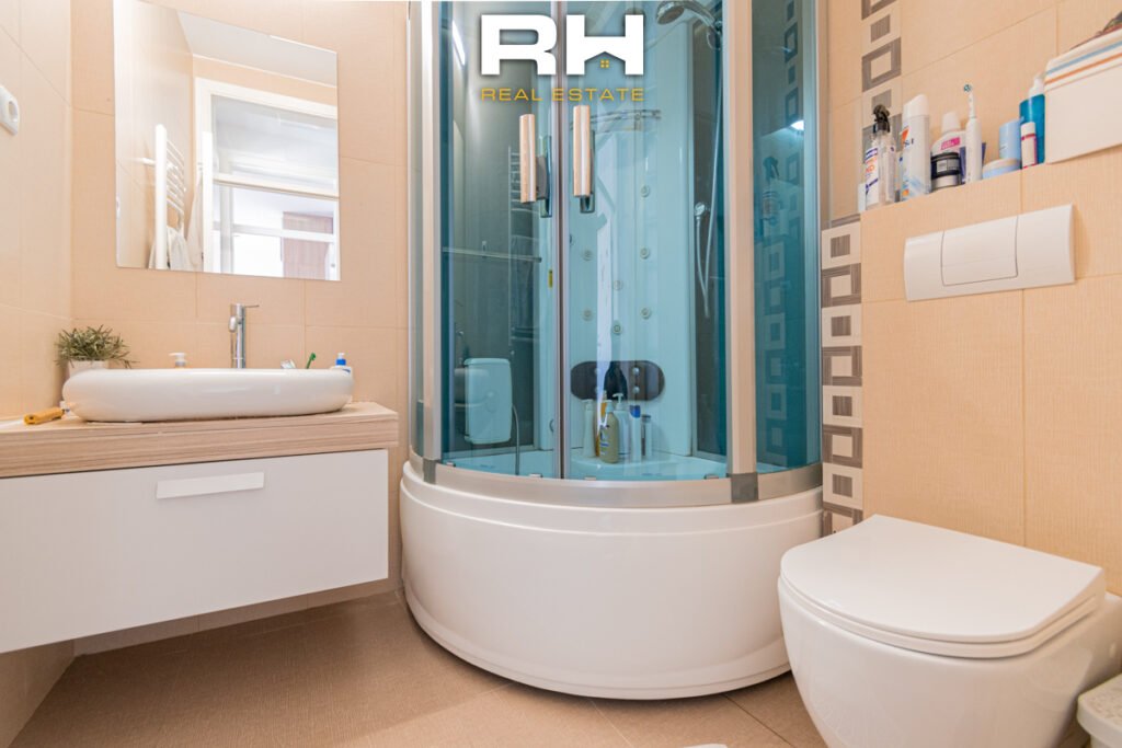 Banesë 192m² me #QIRA në Bregun e Diellit