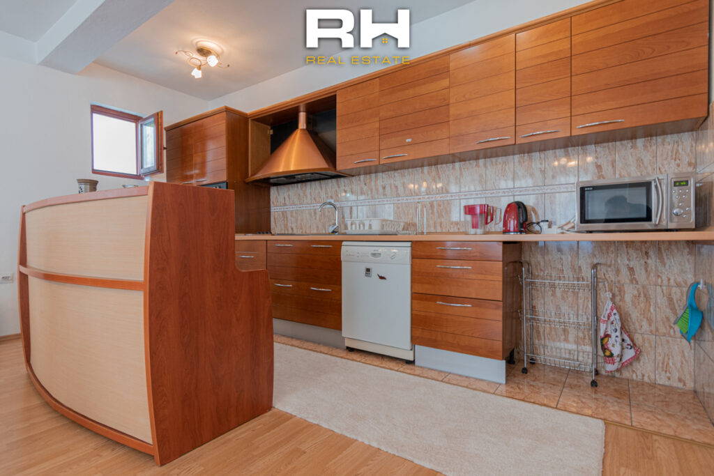 Kat shtëpie 180m² me #QIRA te Qafa