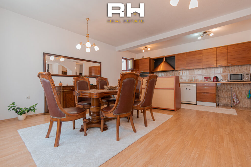 Kat shtëpie 180m² me #QIRA te Qafa