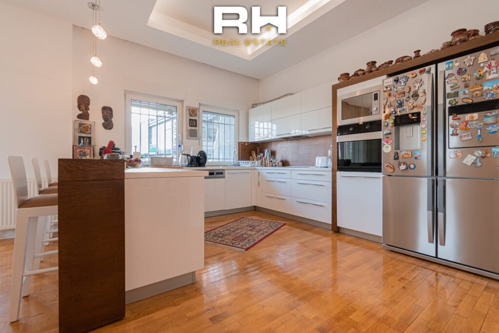 Banesë 192m² me #QIRA në Bregun e Diellit
