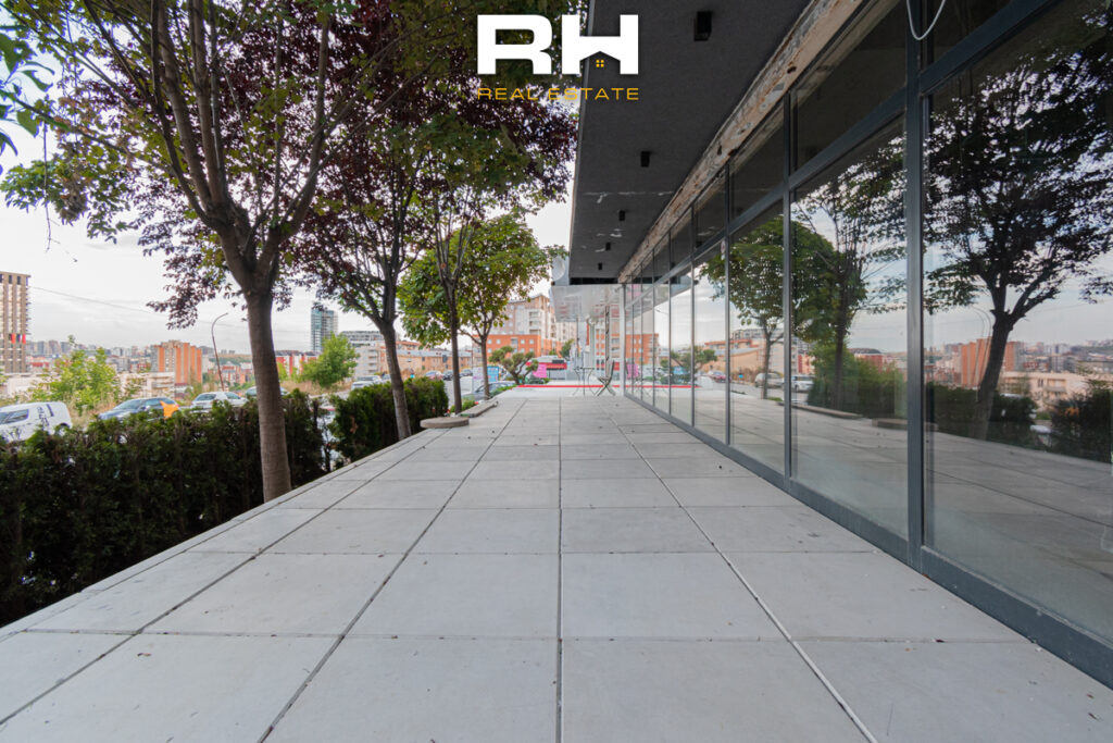 Lokal 810m² me #QIRA në Dragodan