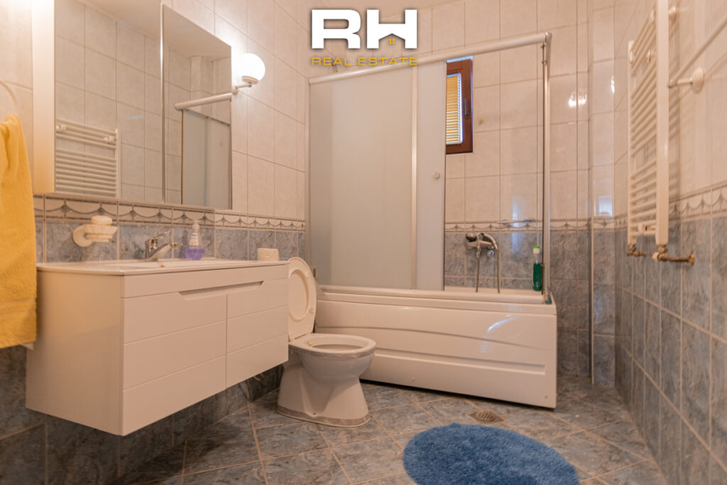 Kat shtëpie 180m² me #QIRA te Qafa