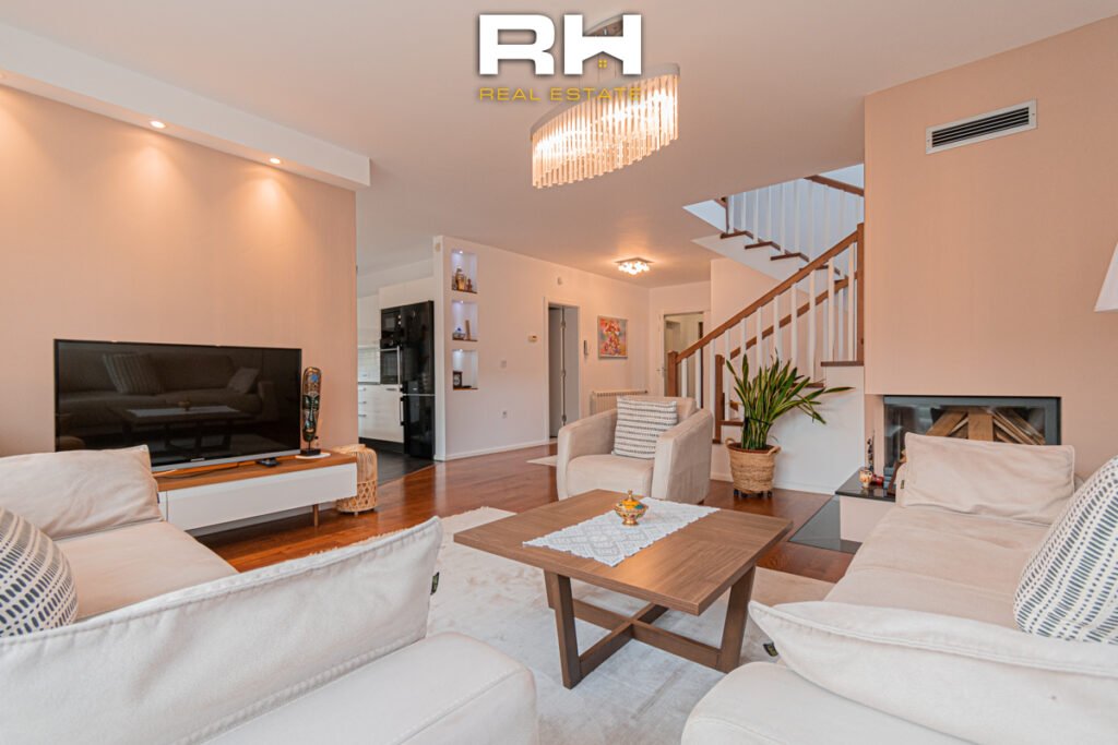 Shtëpi 420m² me #QIRA në Sofali
