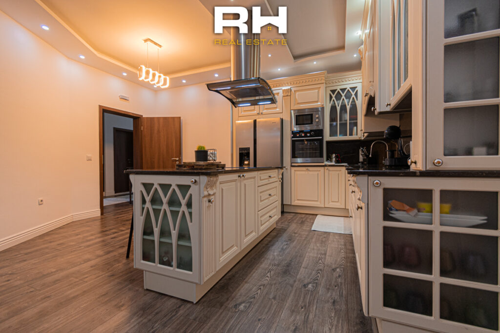 Shtëpi 304m² në SHITJE në Lagjen Qëndresa, Çagllavicë