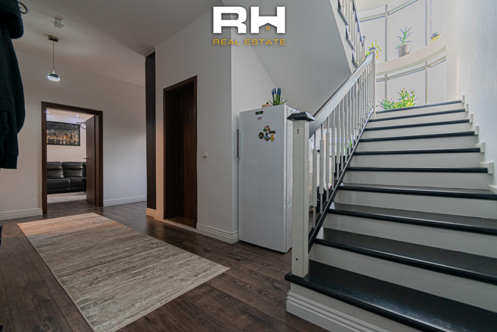 Shtëpi 304m² në SHITJE në Lagjen Qëndresa, Çagllavicë