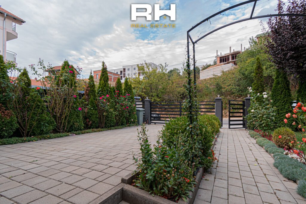 Shtëpi 420m² me #QIRA në Sofali