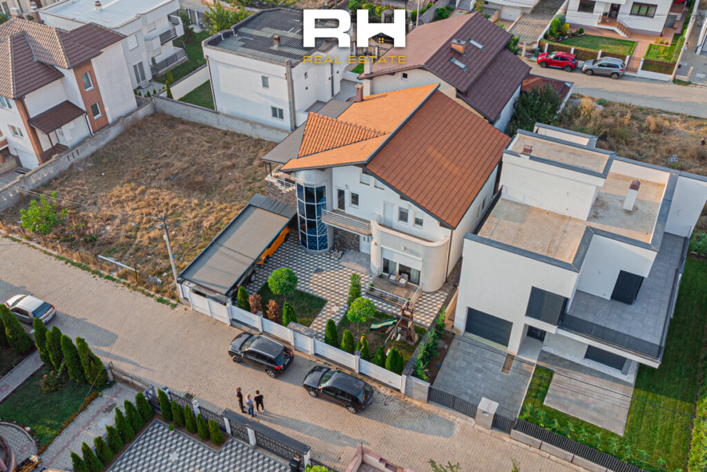 Shtëpi 304m² në SHITJE në Lagjen Qëndresa, Çagllavicë