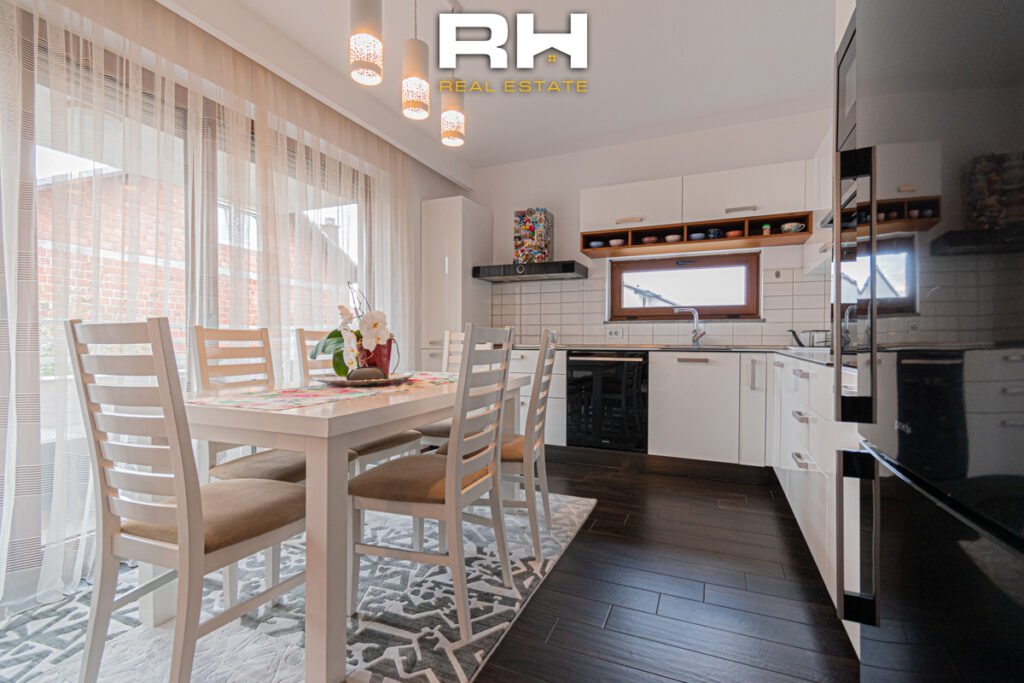 Shtëpi 420m² me #QIRA në Sofali