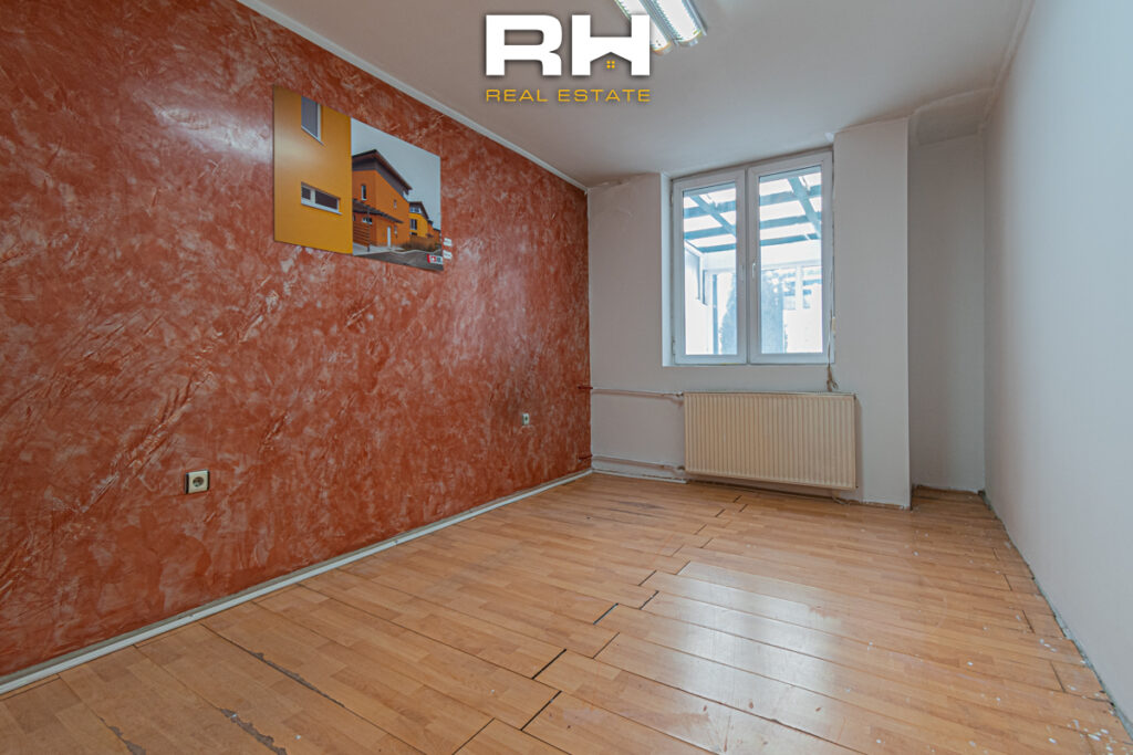 Lokal 100m² me #QIRA në Bregun e Diellit
