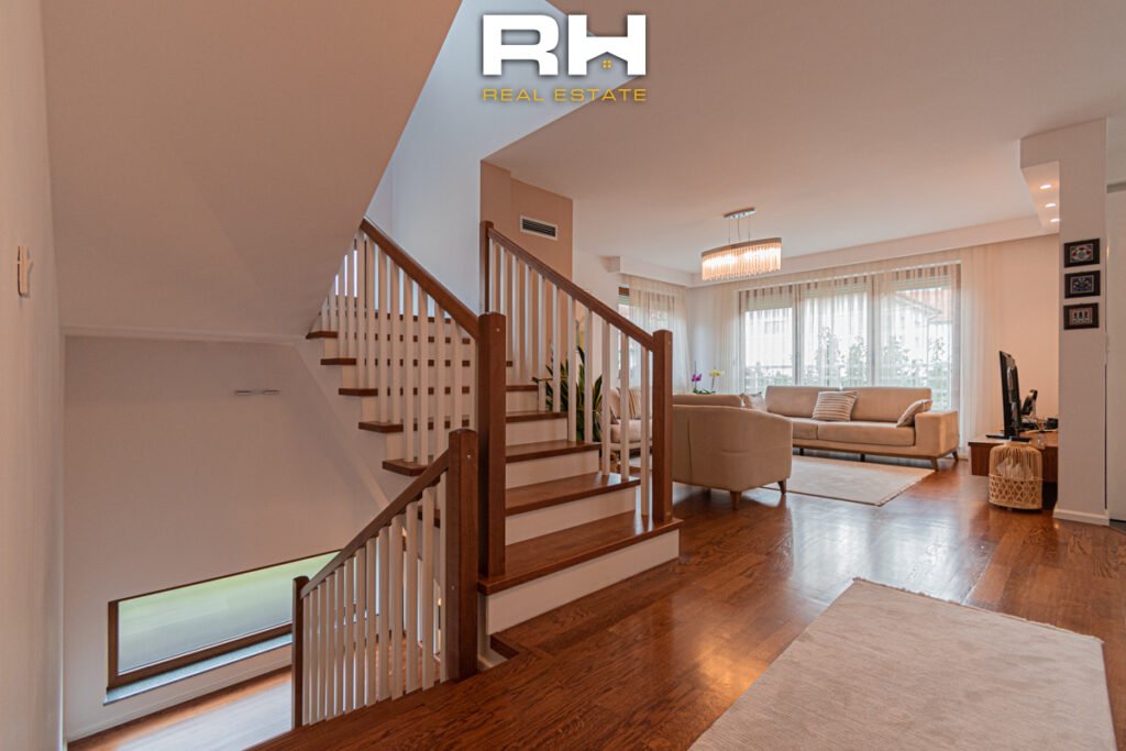 Shtëpi 420m² me #QIRA në Sofali