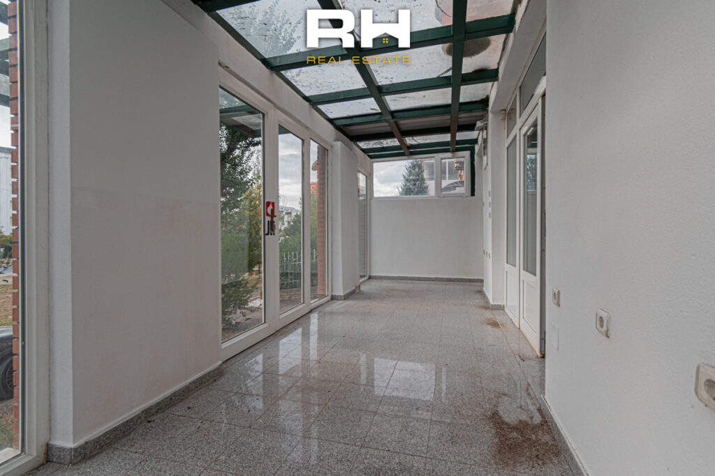 Lokal 100m² me #QIRA në Bregun e Diellit