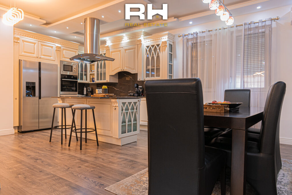 Shtëpi 304m² në SHITJE në Lagjen Qëndresa, Çagllavicë