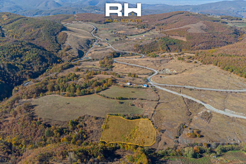 Truall 1 Hektar në SHITJE në Marec