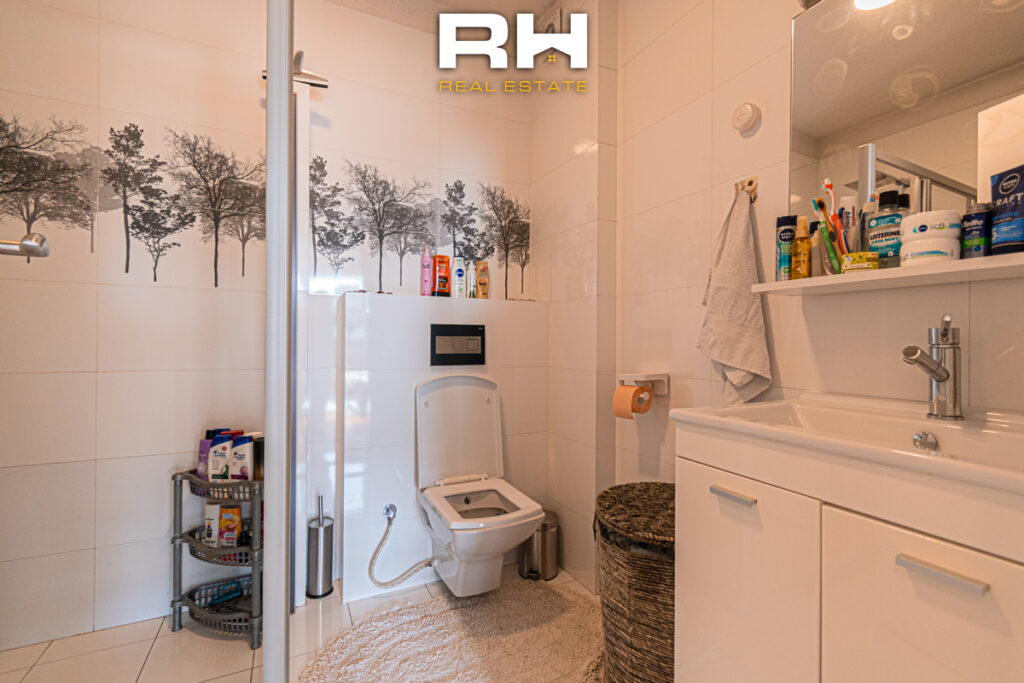 Banesë – Penthouse 102.87m² + 36.23m² në SHITJE në objektin e Nartel Exin, Emshir