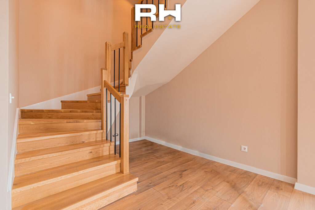 Penthouse – Duplex 260m² + 80m² me #QIRA në ‘Prime City’, Veternik