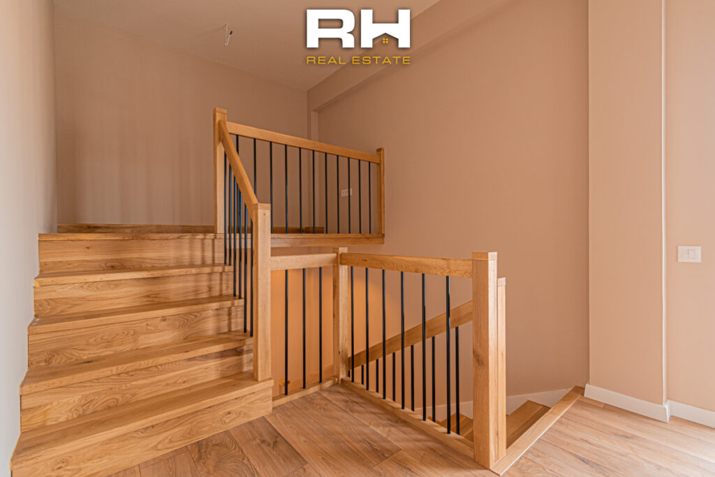 Penthouse – Duplex 260m² + 80m² me #QIRA në ‘Prime City’, Veternik