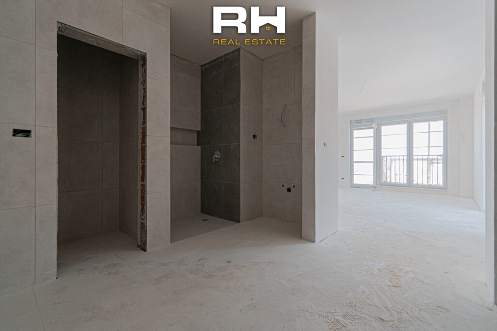 Banesë – Penthouse 321.2m² për SHITJE në Lagjen Kodrina, Mati 1