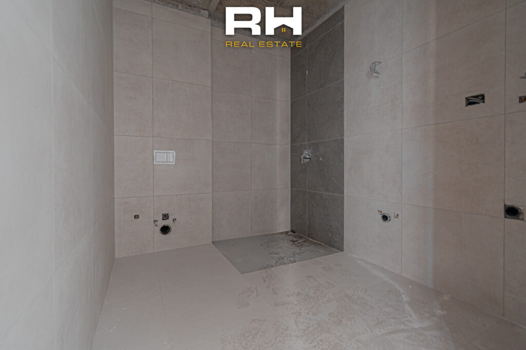 Banesë – Penthouse 321.2m² për SHITJE në Lagjen Kodrina, Mati 1