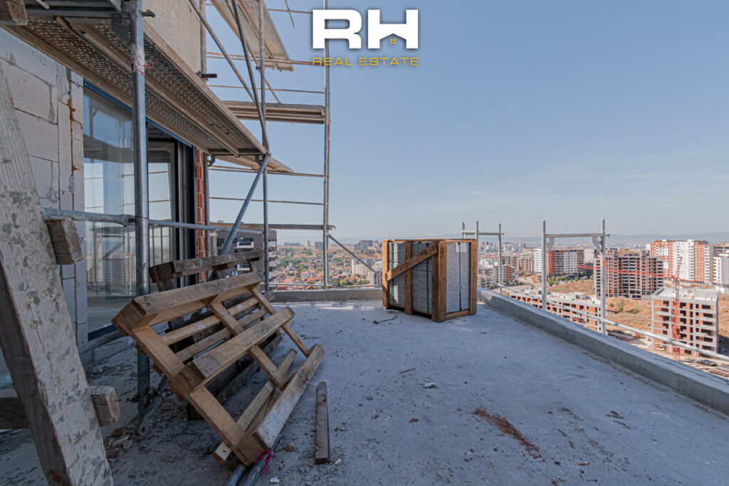 Banesë – Penthouse 321.2m² për SHITJE në Lagjen Kodrina, Mati 1
