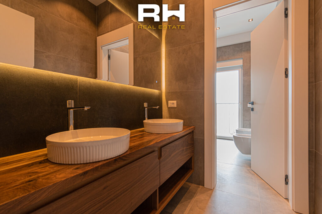 Penthouse – Duplex 260m² + 80m² me #QIRA në ‘Prime City’, Veternik