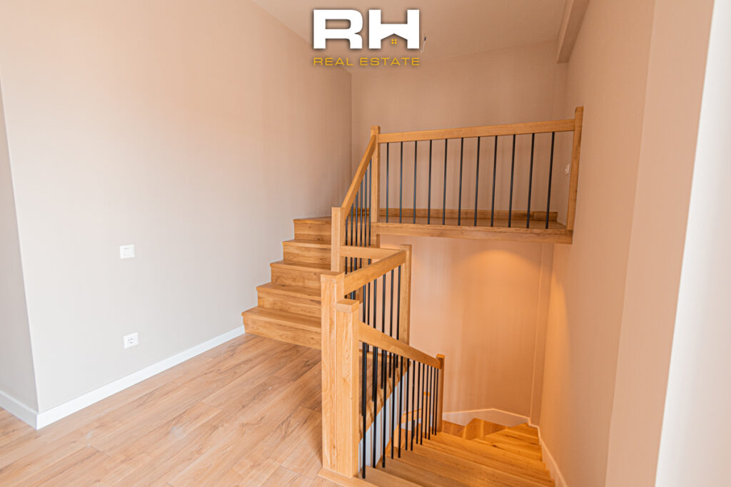 Penthouse – Duplex 260m² + 80m² me #QIRA në ‘Prime City’, Veternik