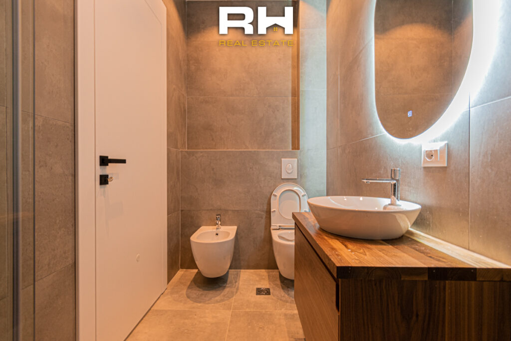 Penthouse – Duplex 260m² + 80m² me #QIRA në ‘Prime City’, Veternik