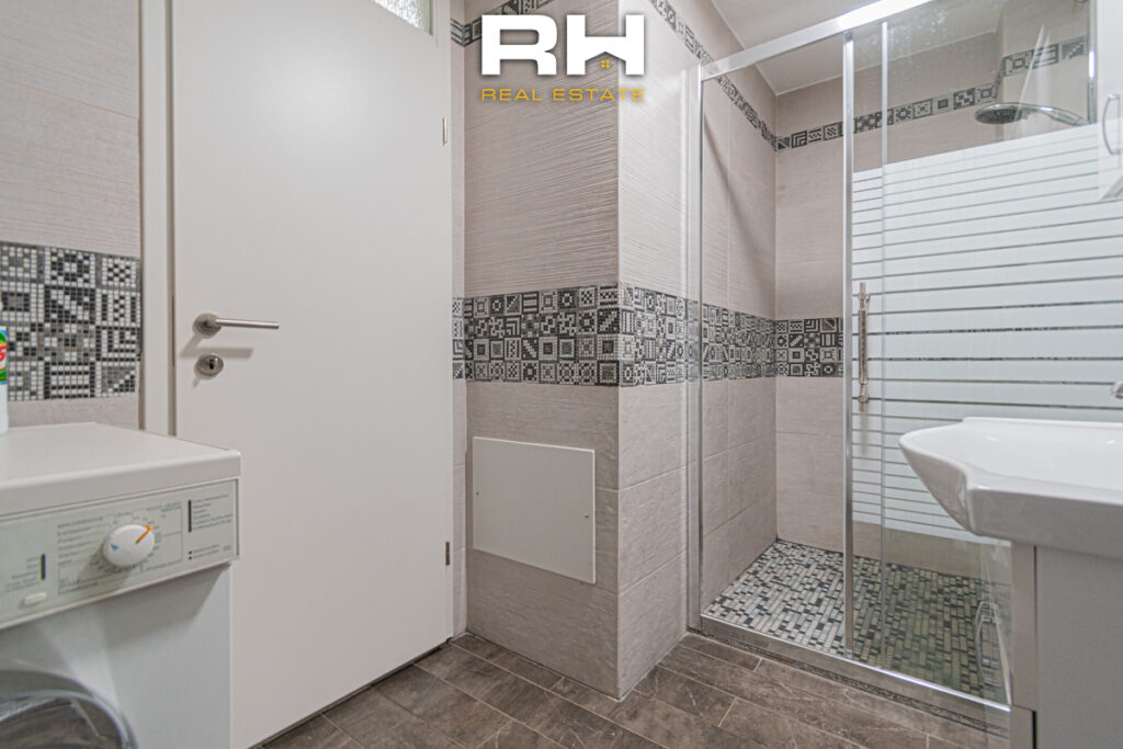 Banesë – Zyre 64m² me #QIRA në Tophane
