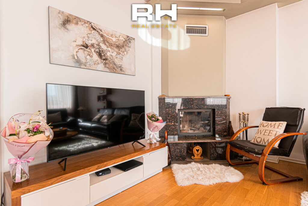 Banesë – Penthouse 102.87m² + 36.23m² në SHITJE në objektin e Nartel Exin, Emshir
