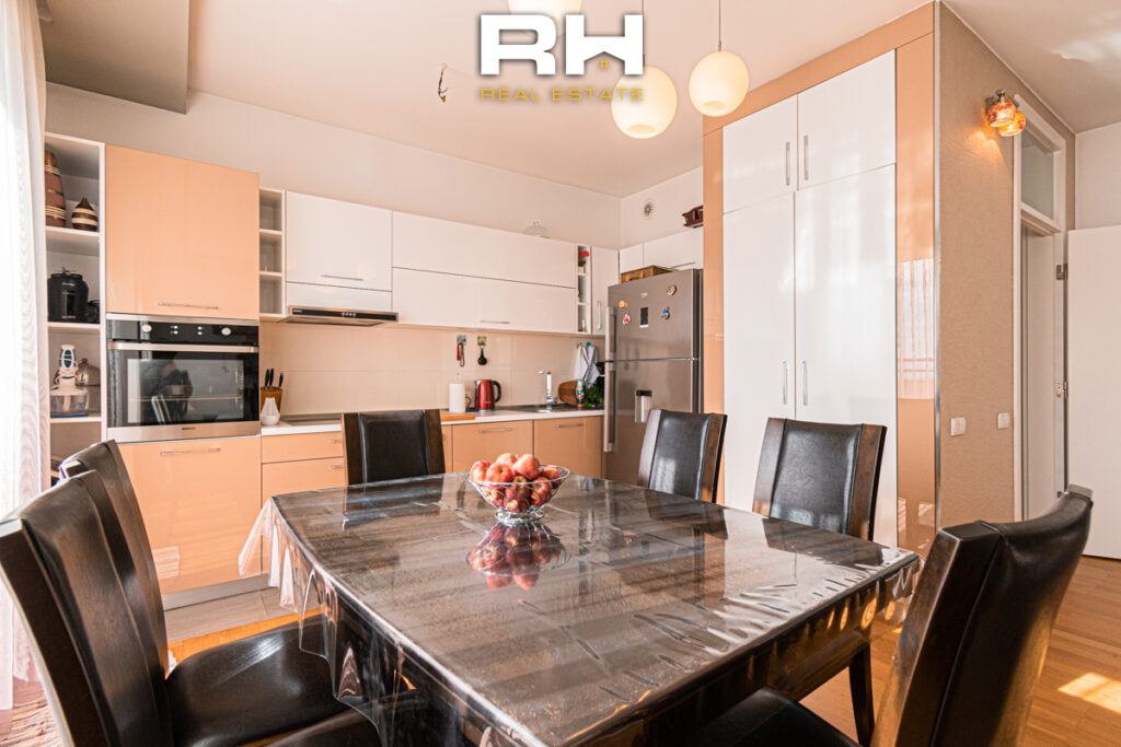 Banesë – Penthouse 102.87m² + 36.23m² në SHITJE në objektin e Nartel Exin, Emshir