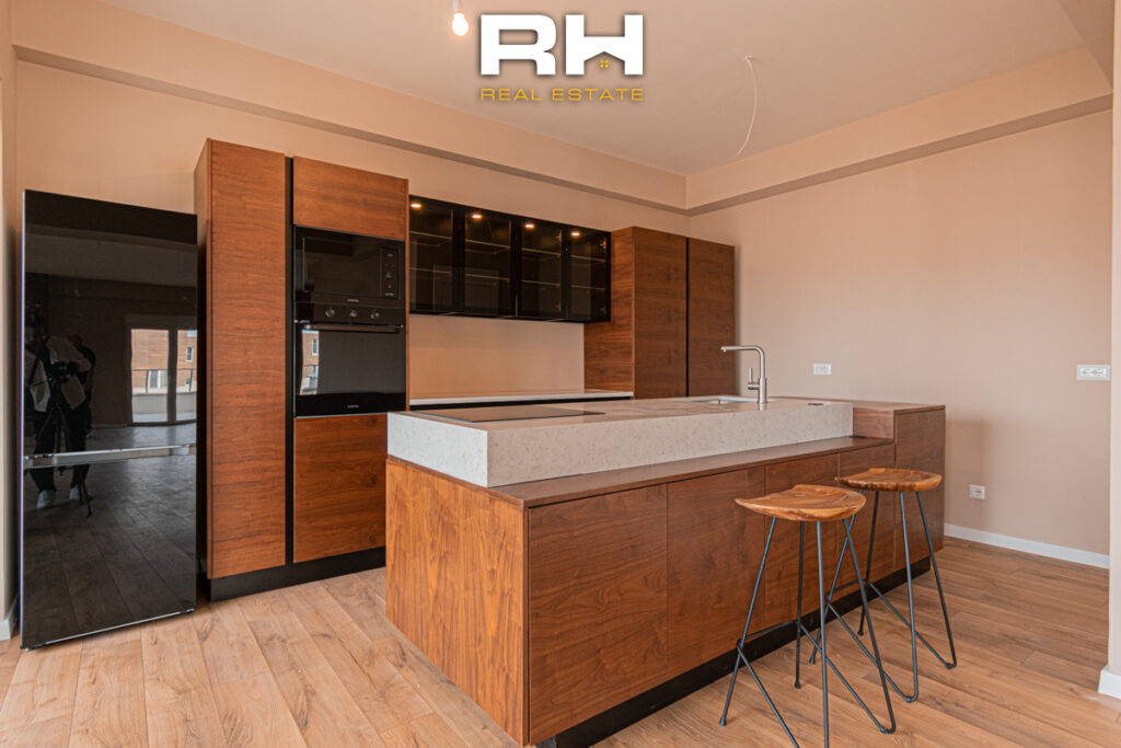 Penthouse – Duplex 260m² + 80m² me #QIRA në ‘Prime City’, Veternik