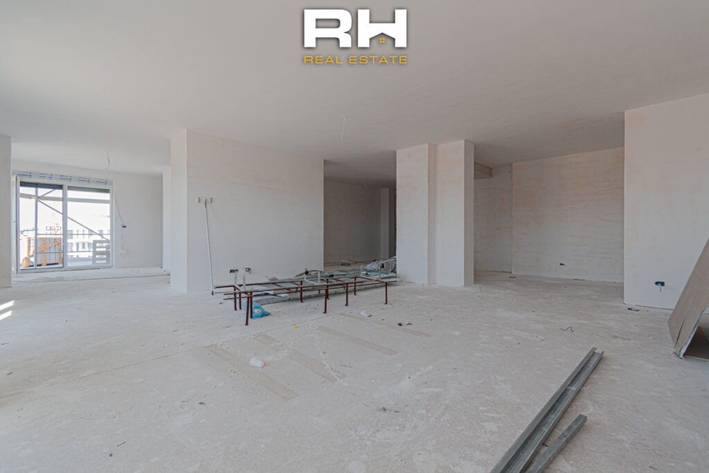 Banesë – Penthouse 321.2m² për SHITJE në Lagjen Kodrina, Mati 1
