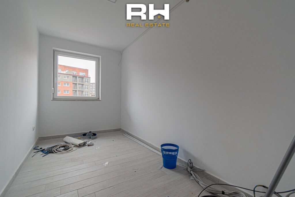 Lokal 185m² me #QIRA në Emshir