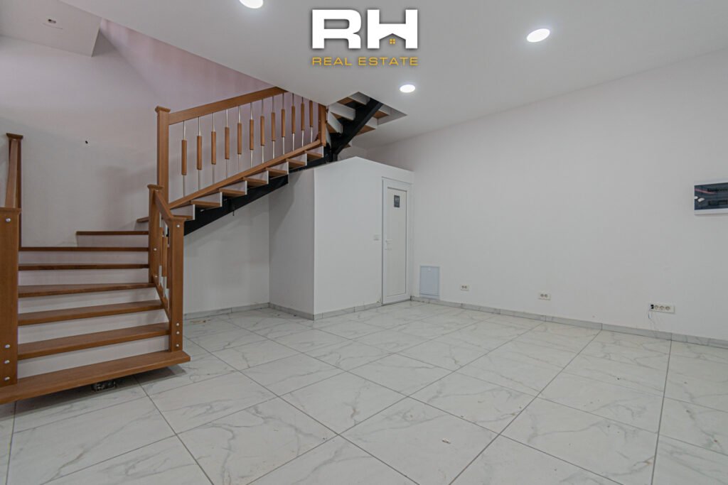 Lokal 185m² me #QIRA në Emshir