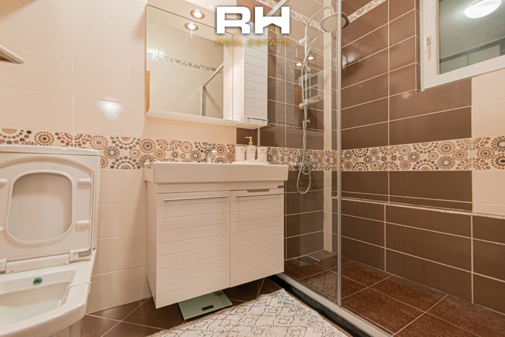 Penthouse 200m² + 40m² me #QIRA në Lagjen e Spitalit