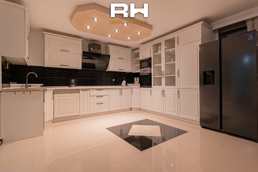 Penthouse 200m² + 40m² me #QIRA në Lagjen e Spitalit