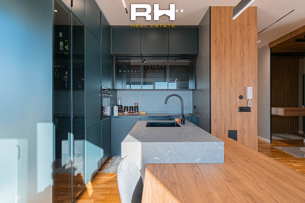 Penthouse 125m² + 40m² me #QIRA në Velani