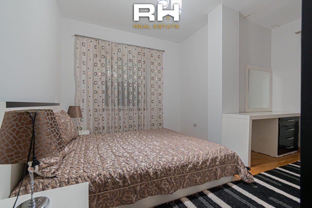 Penthouse 200m² + 40m² me #QIRA në Lagjen e Spitalit