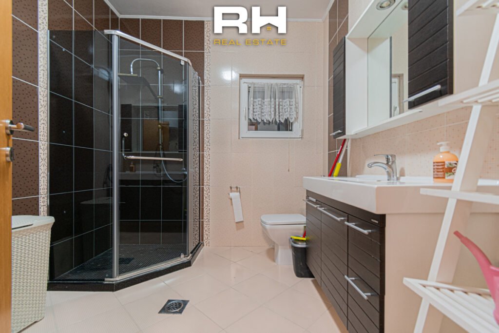 Penthouse 200m² + 40m² me #QIRA në Lagjen e Spitalit