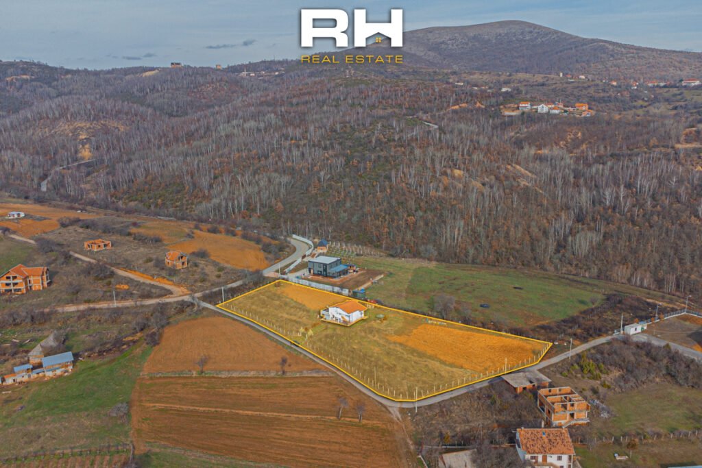 Shtëpi 100m² dhe truall 49.63 ari në #SHITJE në Novobërdë