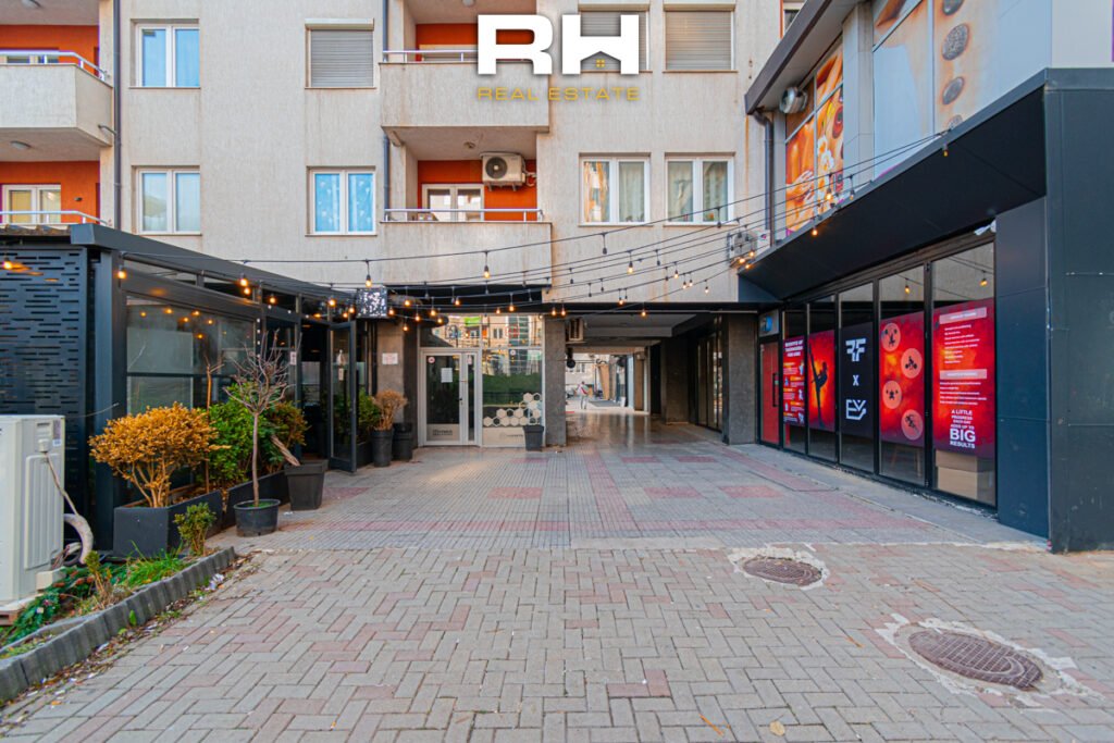 Lokal 228m² në #SHITJE në Dragodan